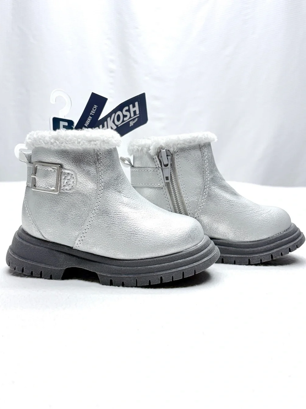 OshKosh Hazel Cozy Boots Girls 5 Silver Faux Fur Zip NWT